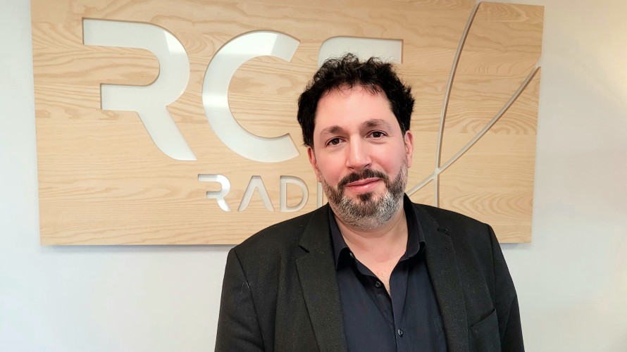 Gérald Garutti, dans les studios de RCF à Annecy. ©RCF Haute-Savoie